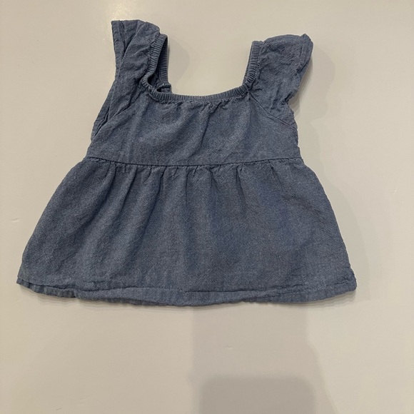 4/20$ CARTER’S Denim Top With Back Bow/Peephole design Size 24 months - Picture 2 of 6